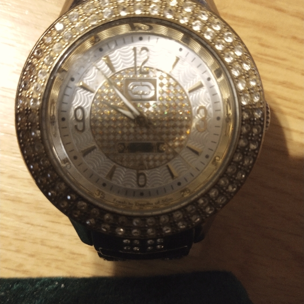 Marc Ecko The King divers watch , not made for bigger wrist. Model E17533g2